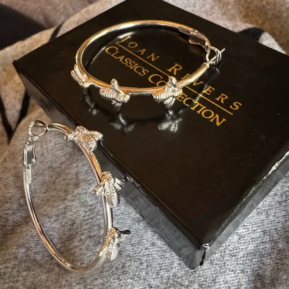 Joan Rivers Classics Collection Triple Bee Silver Hoop Earrings (NIB) 🐝 - Picture 5 of 13